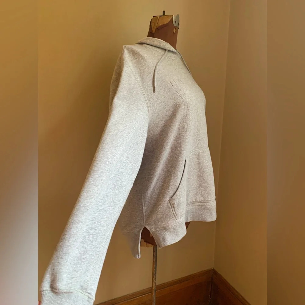 Levi’s gray hooded embossed sweatshirt, hoodie - Picture 4 of 9